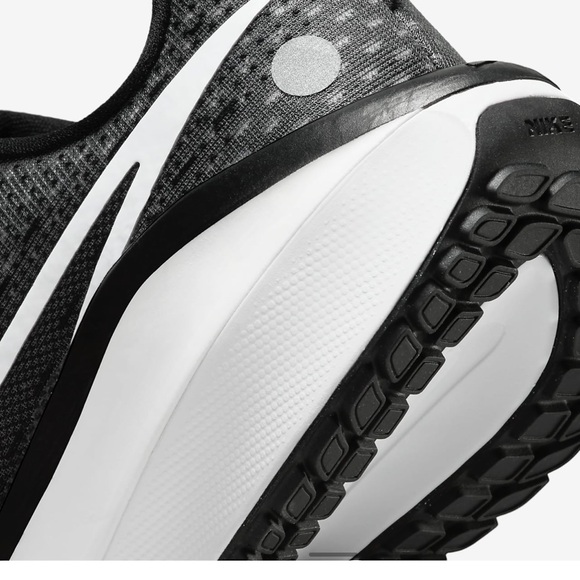 New without box Nike Zoomx running shoes size woman 7.5 - Picture 13 of 13